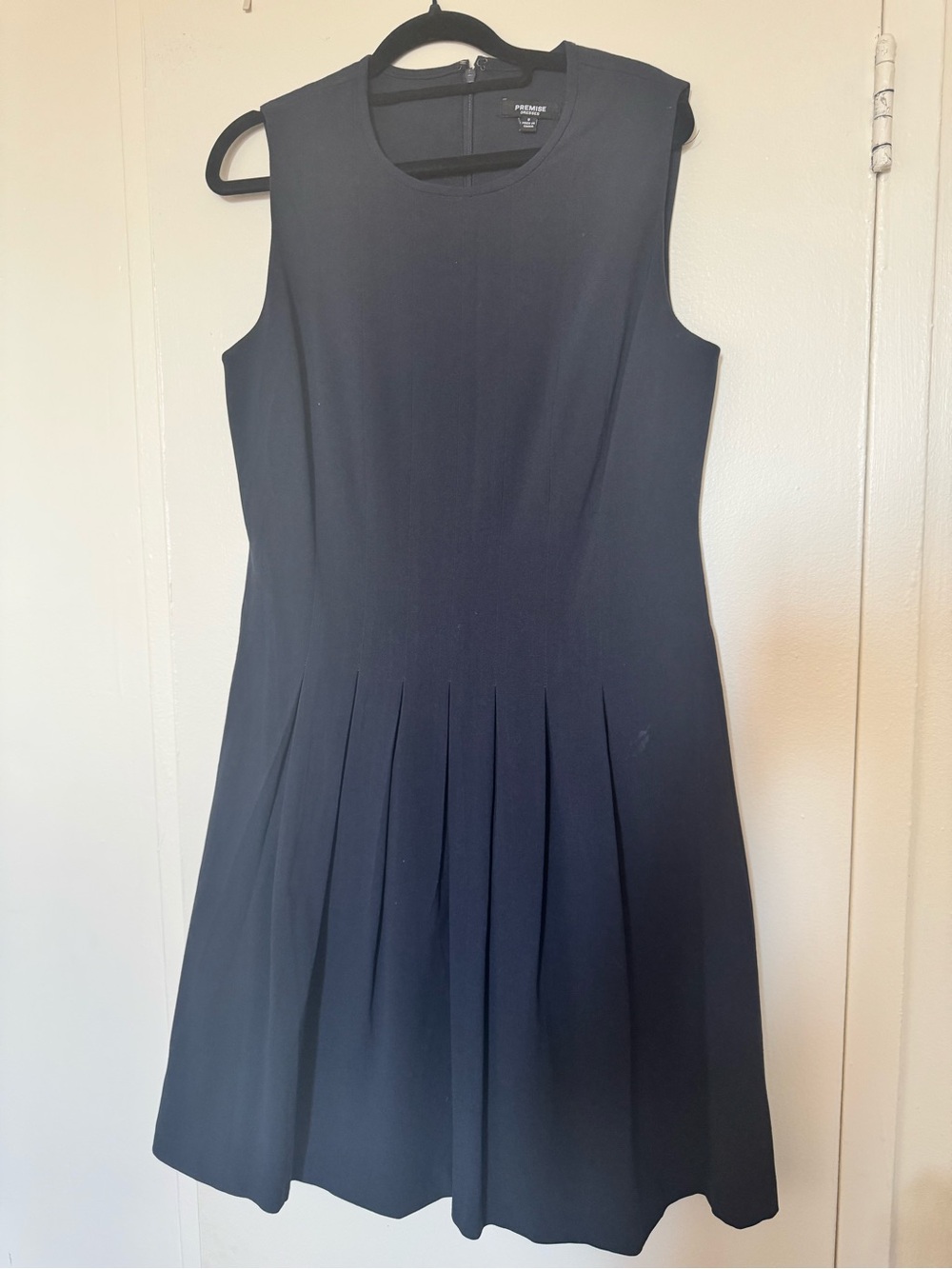 Akris Punto Sleeveless Pleated Black Dress